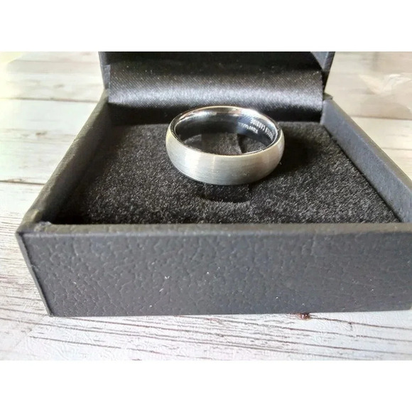 Size 8.5 Silver Domed Tungsten Carbide Ring 6mm NIB - Picture 3 of 7